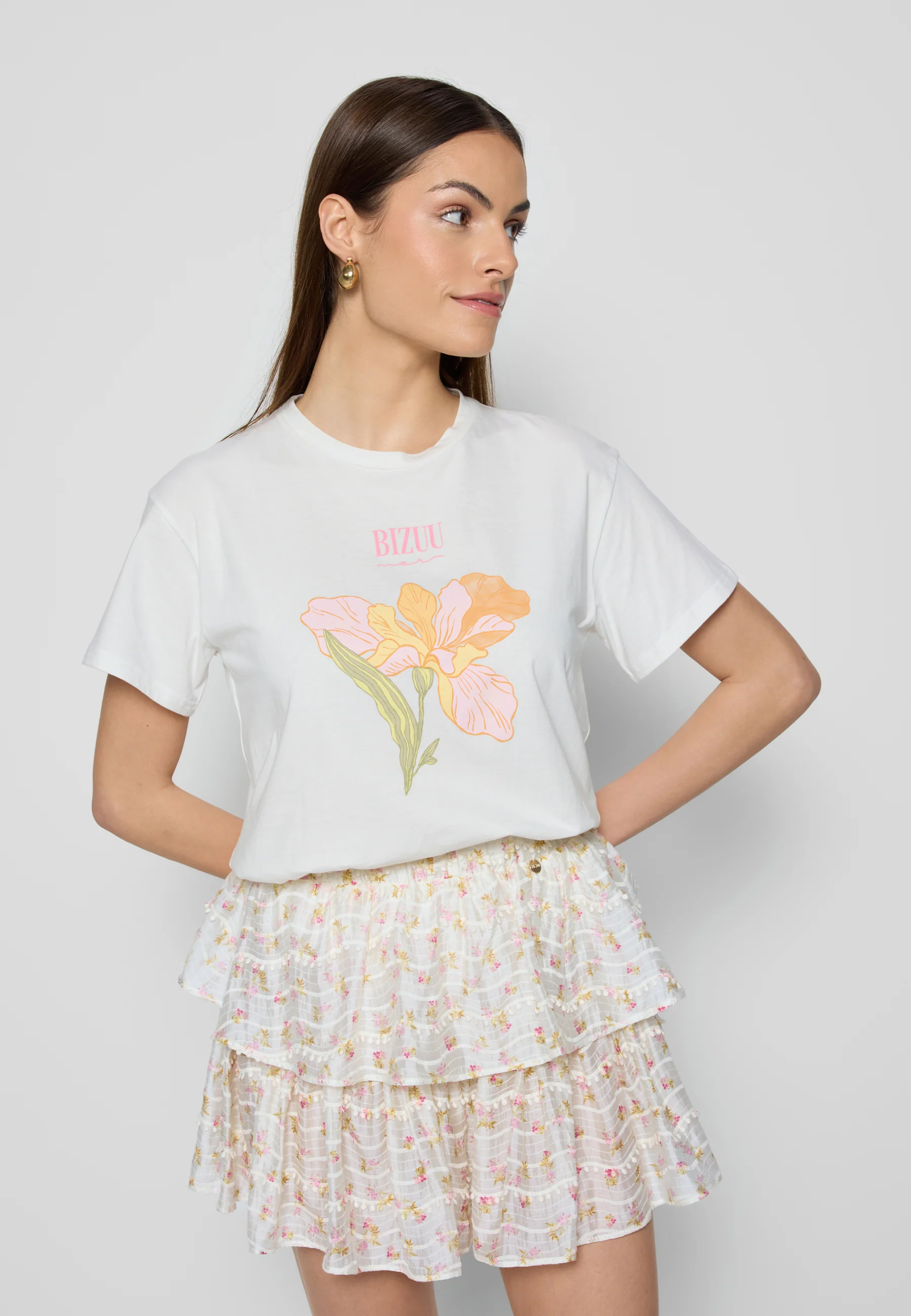 Bawełniany t-shirt z autorskim nadrukiem TISHAL kremowy - Image 6
