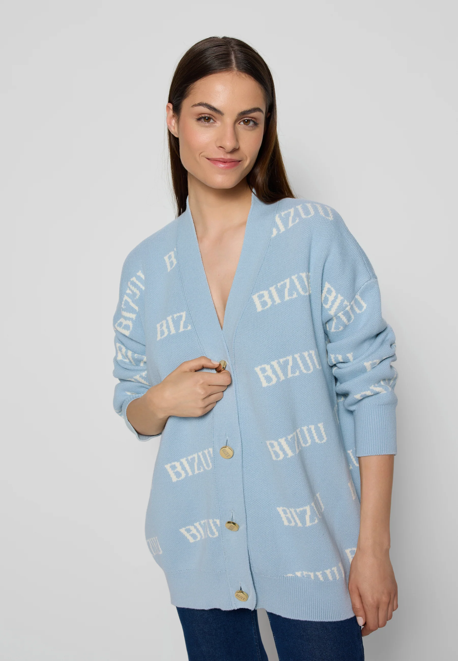 Błękitny kardigan oversize zapinany na guziki KYLE - Image 6