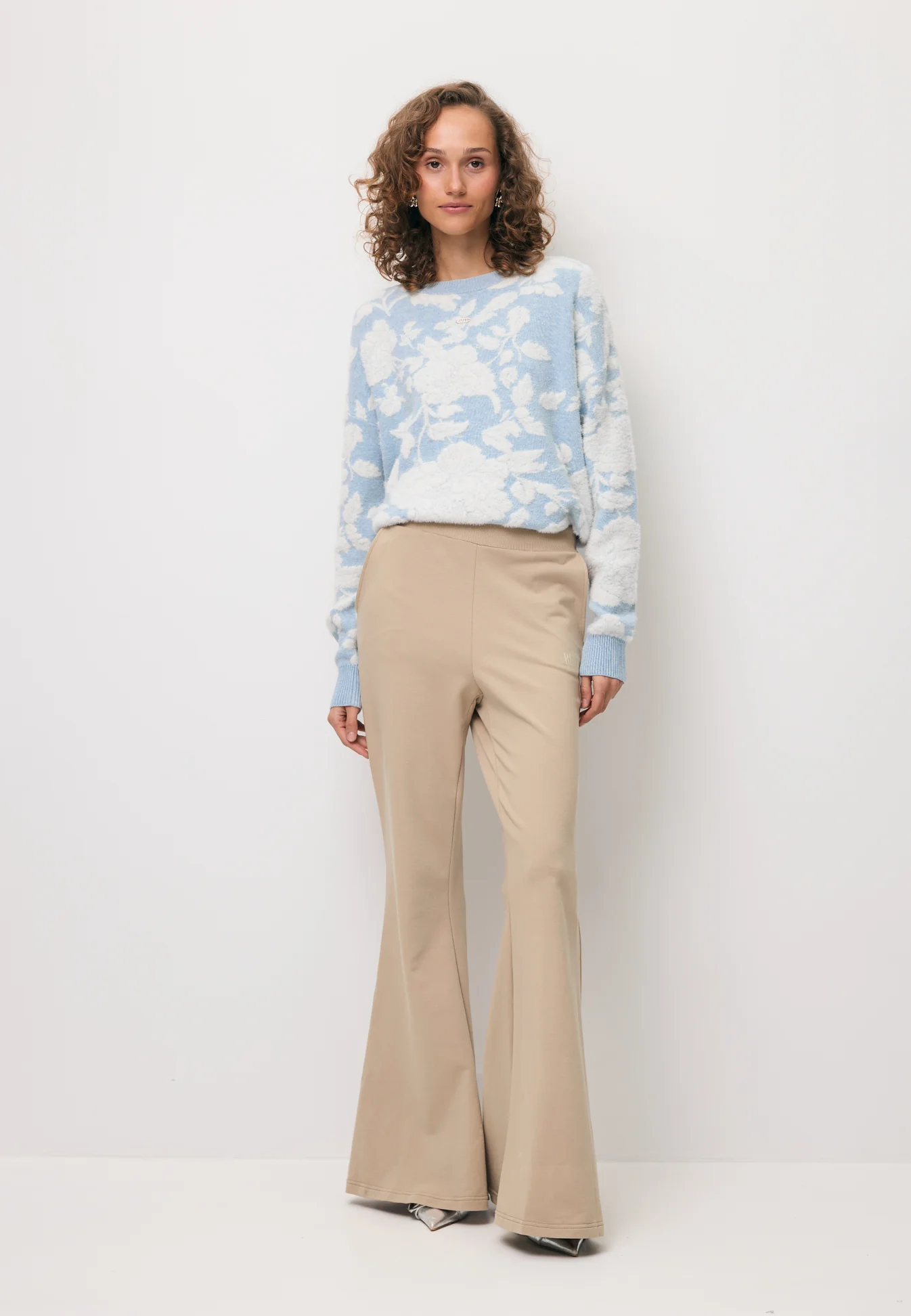 Błękitny sweter w kwiatowy wzór CANELLO - Image 6