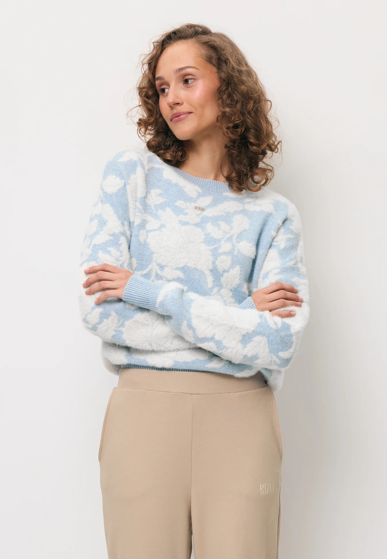 Błękitny sweter w kwiatowy wzór CANELLO - Image 8