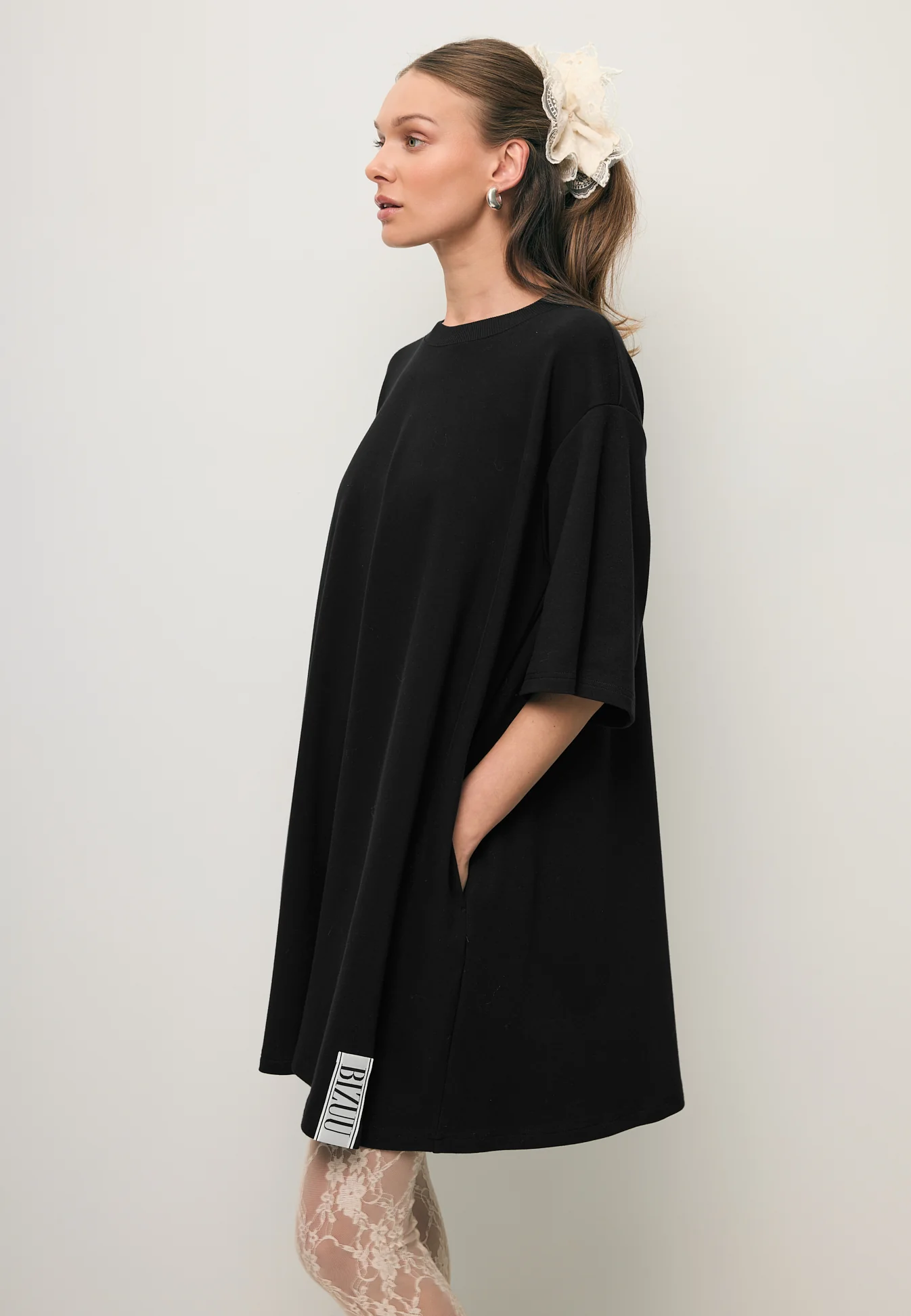 Czarna sukienka dzianinowa mini TRESS - Image 8