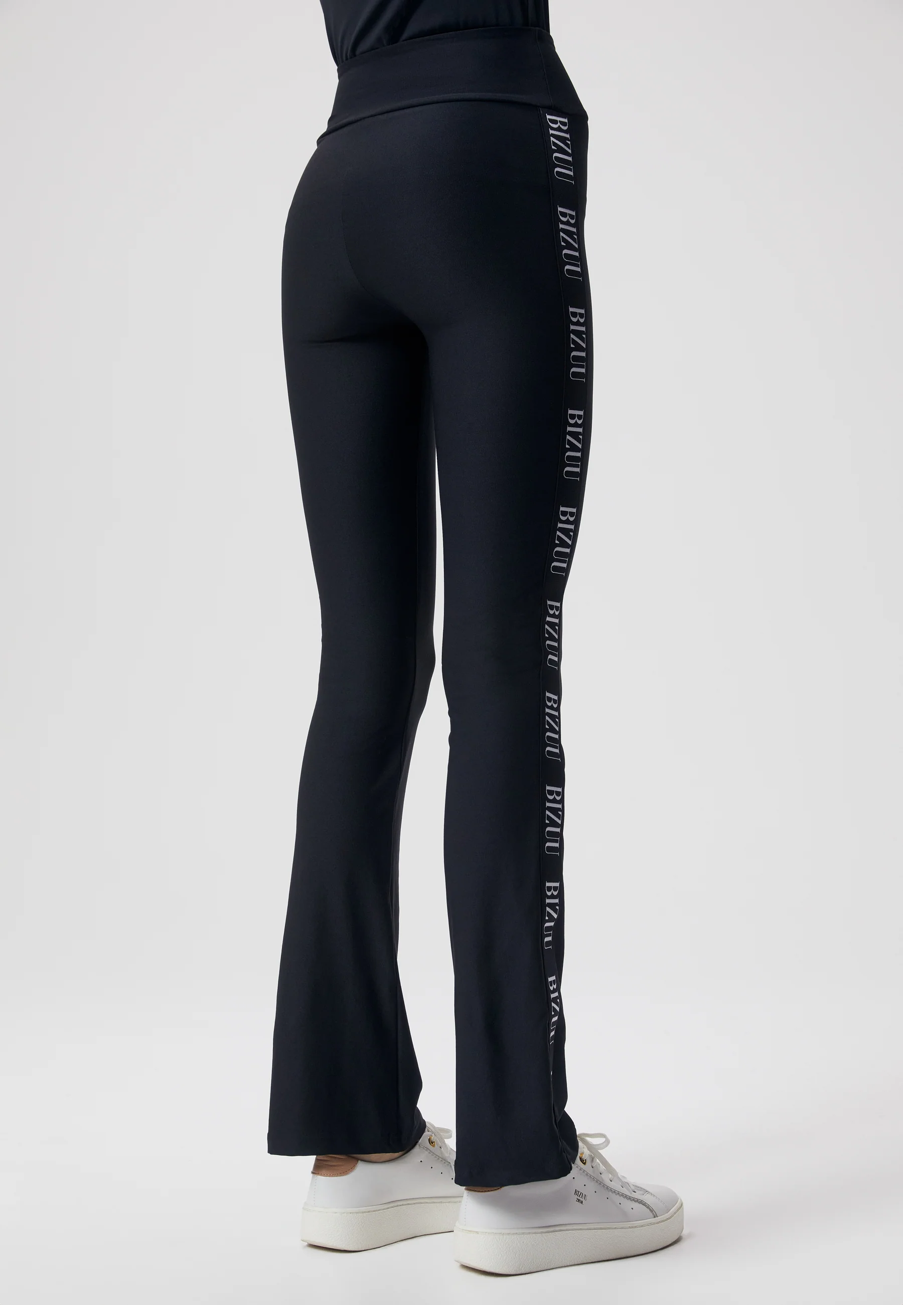 Czarne legginsy z szerokimi nogawkami KENDALL - Image 6