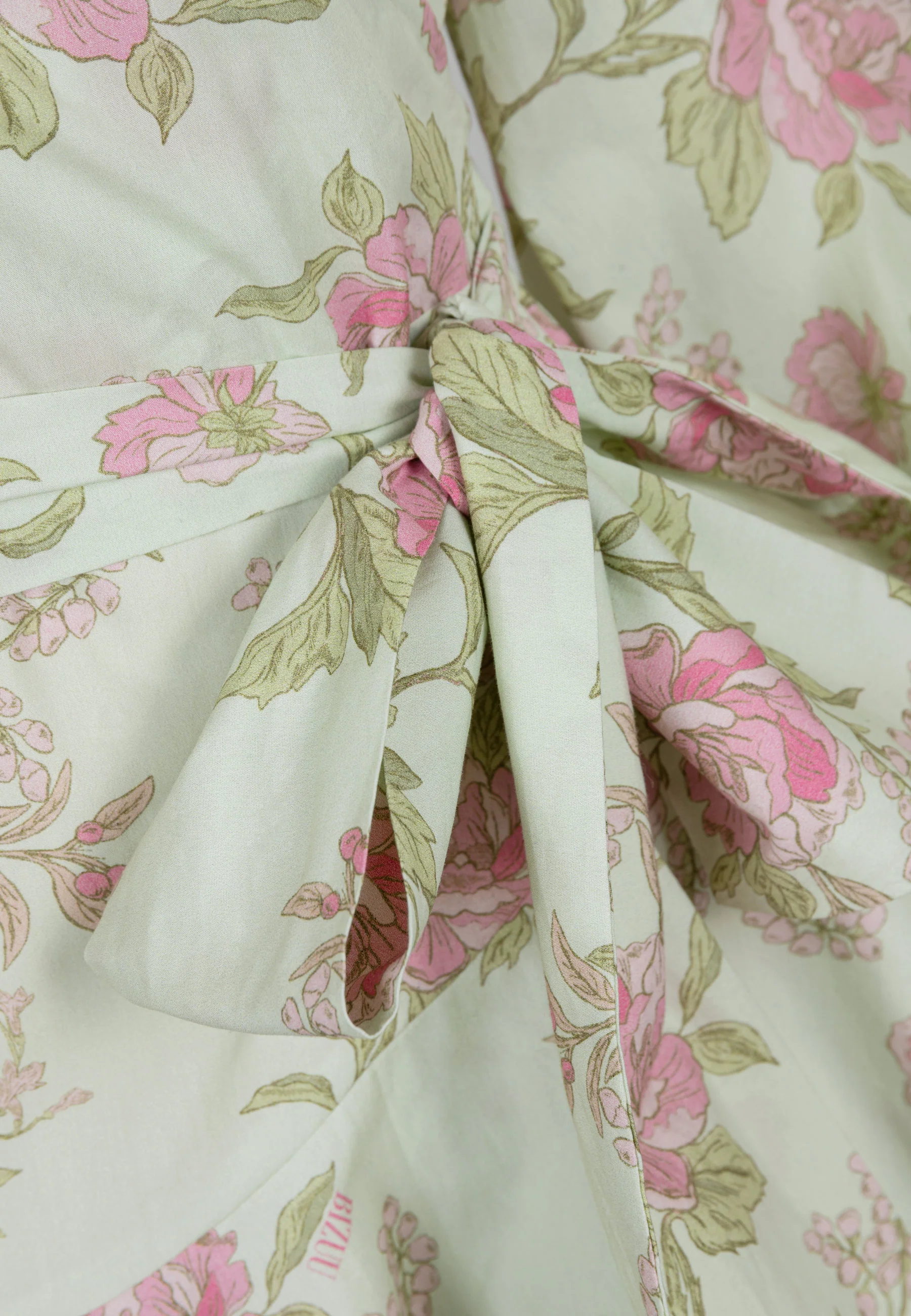 Kopertowa sukienka mini w autorski print AMBROSIA zielona - Image 5