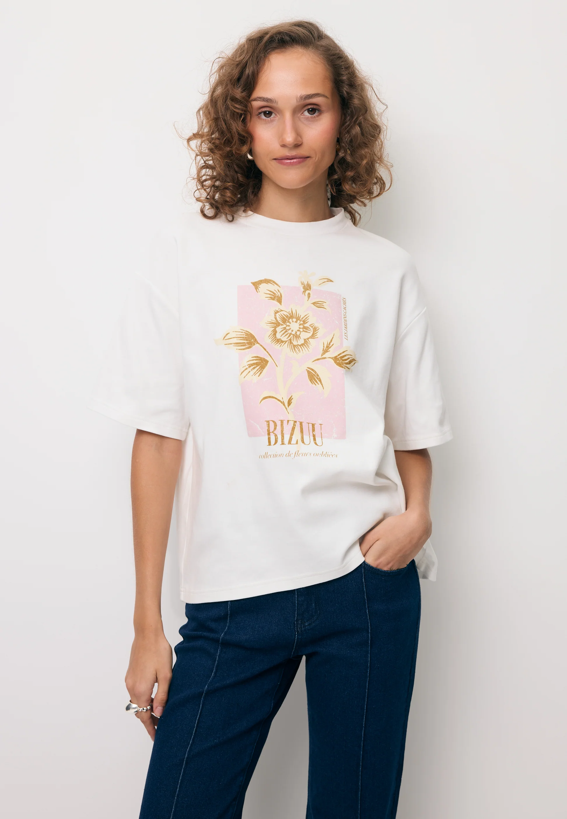 Kremowy T-shirt oversize z grafiką VIORA - Image 2