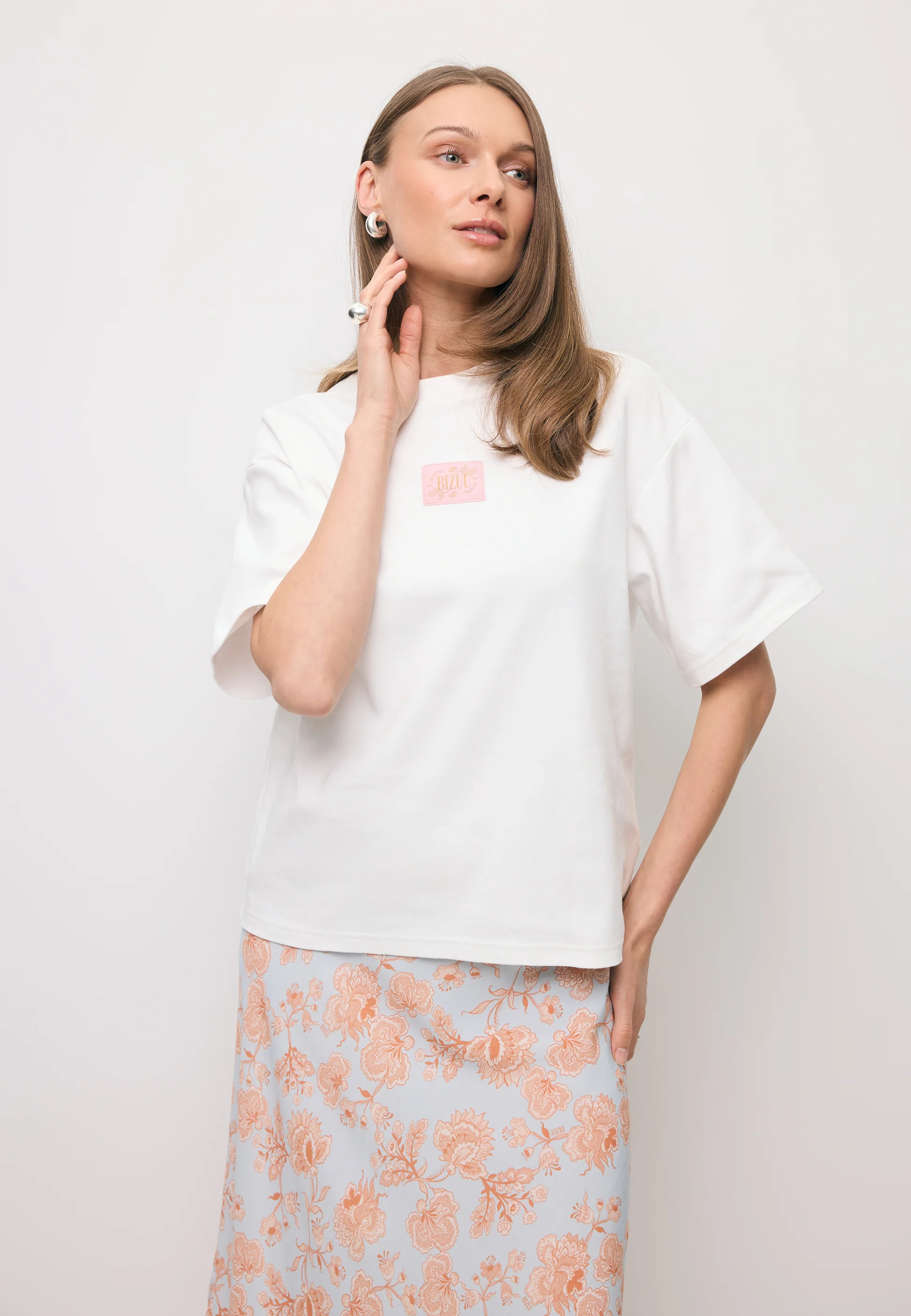 Kremowy T-shirt oversize z logo PARADISO - Image 6