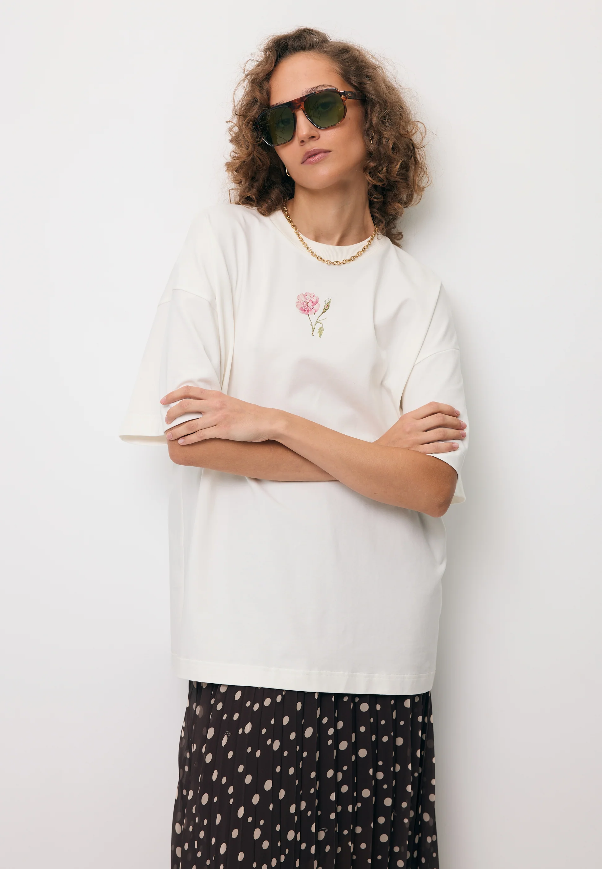 Kremowy T-shirt oversize z nadrukiem na plecach RIONA - Image 2