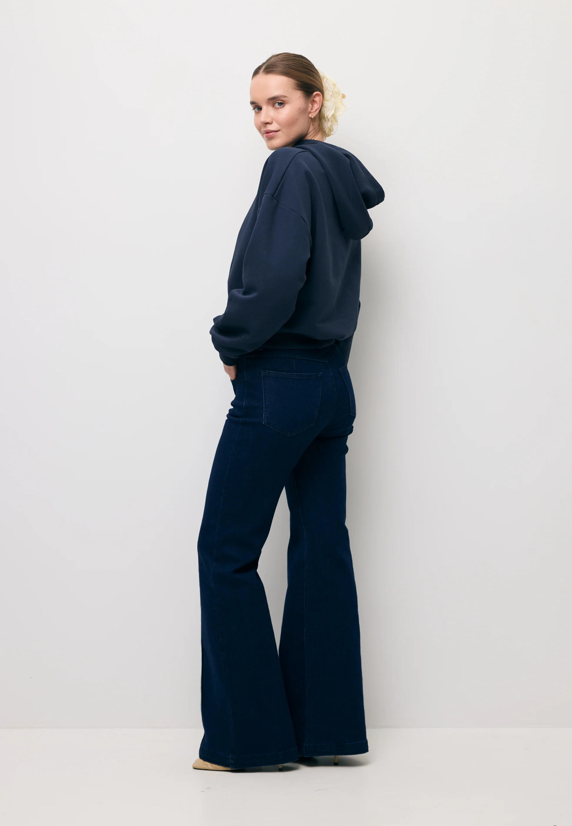 Niebieska bluza z kapturem z logo SAY - Image 6