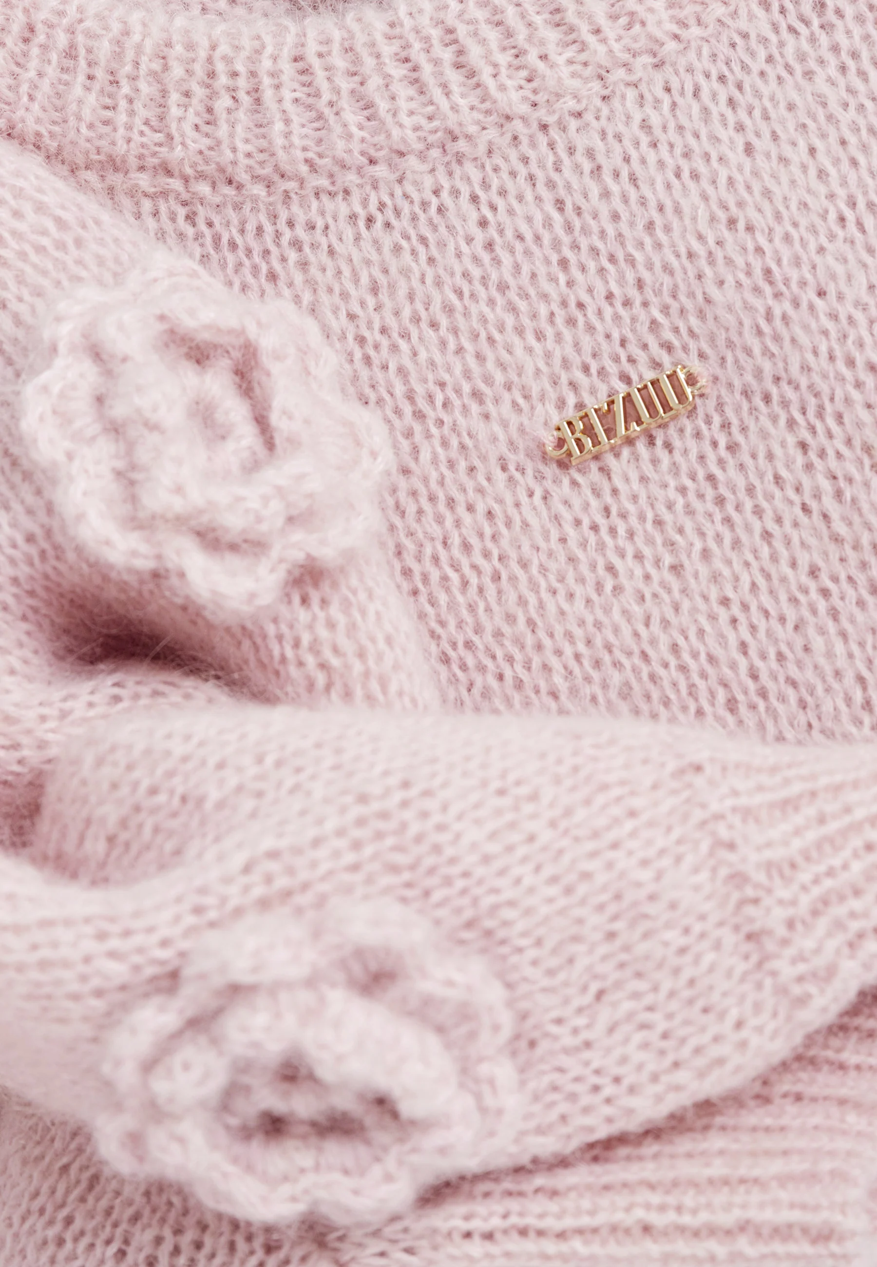 Różowy sweter z kwiatowymi elementami ADRIS - Image 5