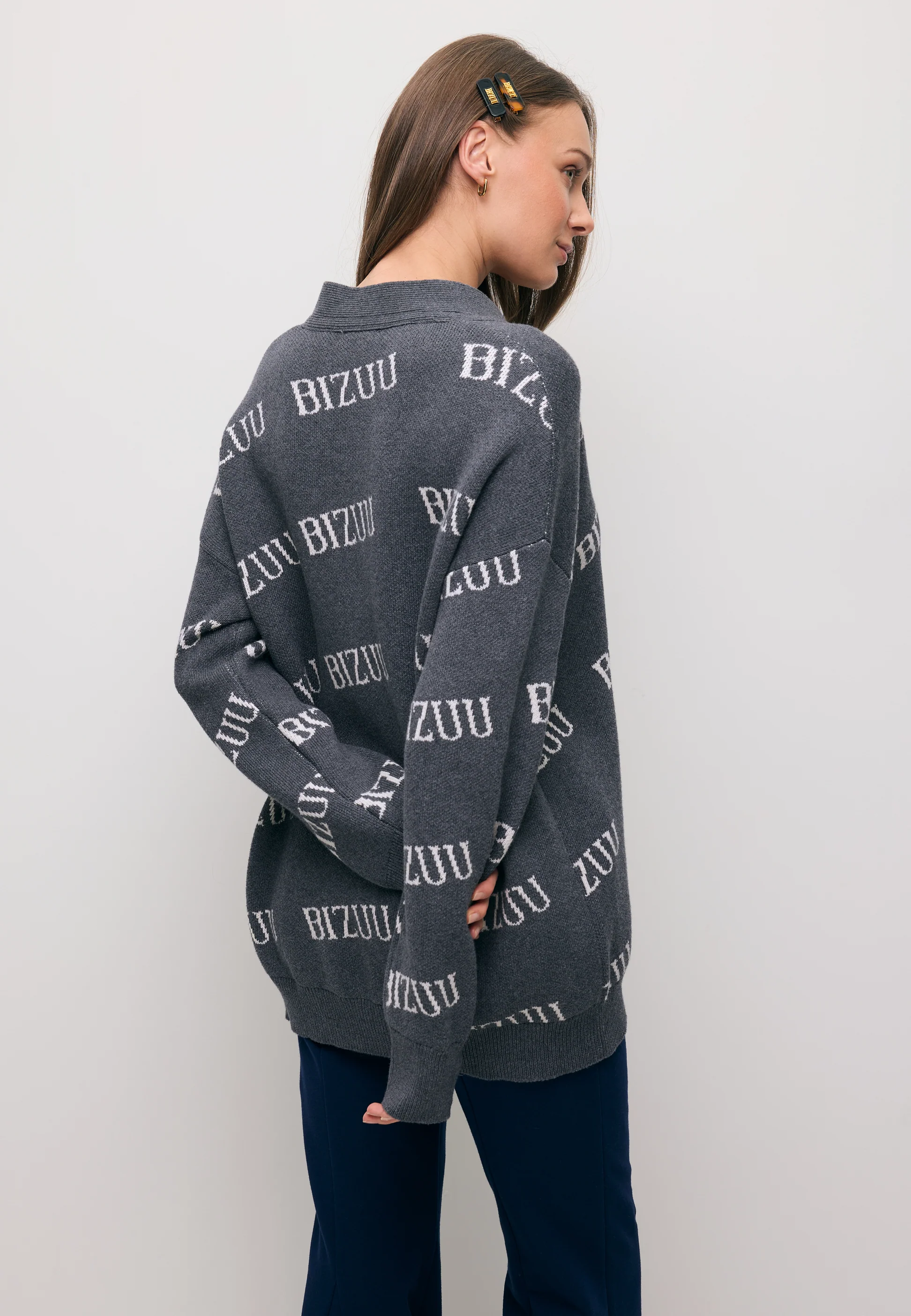 Szary kardigan oversize zapinany na guziki KYLE - Image 6